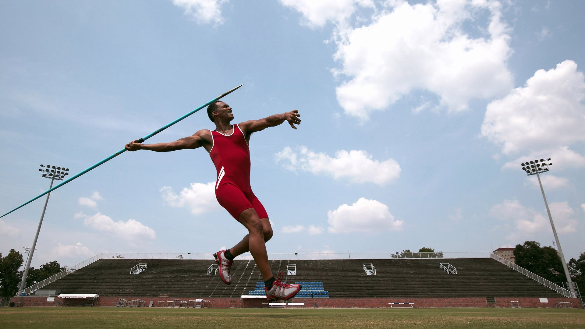 东决关键战焦点战,湖人险胜独行侠,詹姆斯关键封盖锁定胜局