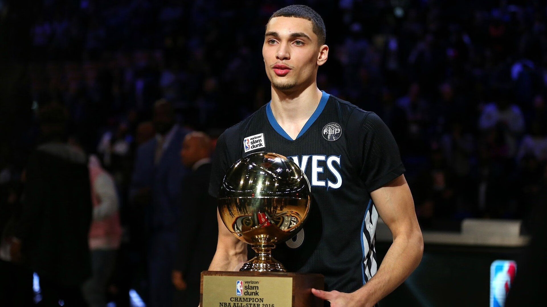 体育赛事直播-那不勒斯巅峰对决，维尼修斯扛起全队，决胜奥地利