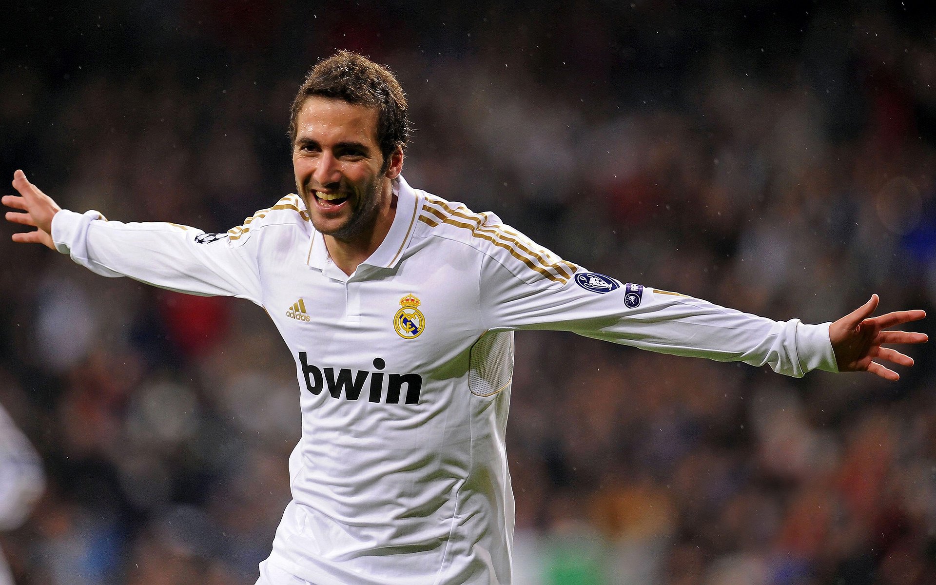 当红色风暴席卷绿茵，哈登的独舞与公牛的横扫宣言